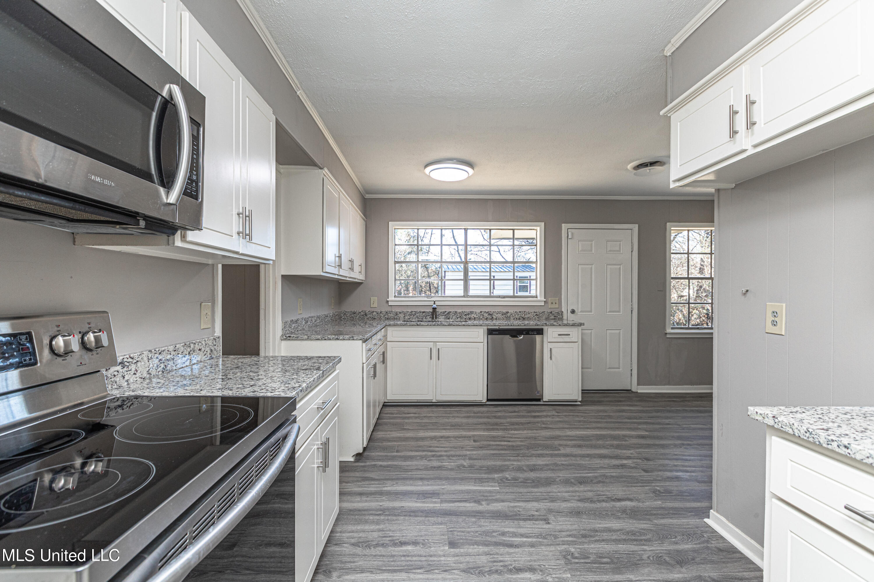 1921 Springridge Drive Jackson, MS 39211 - Photo 11 of 39 FA316A27-5BC6-41B6-A29A-53D465F55405