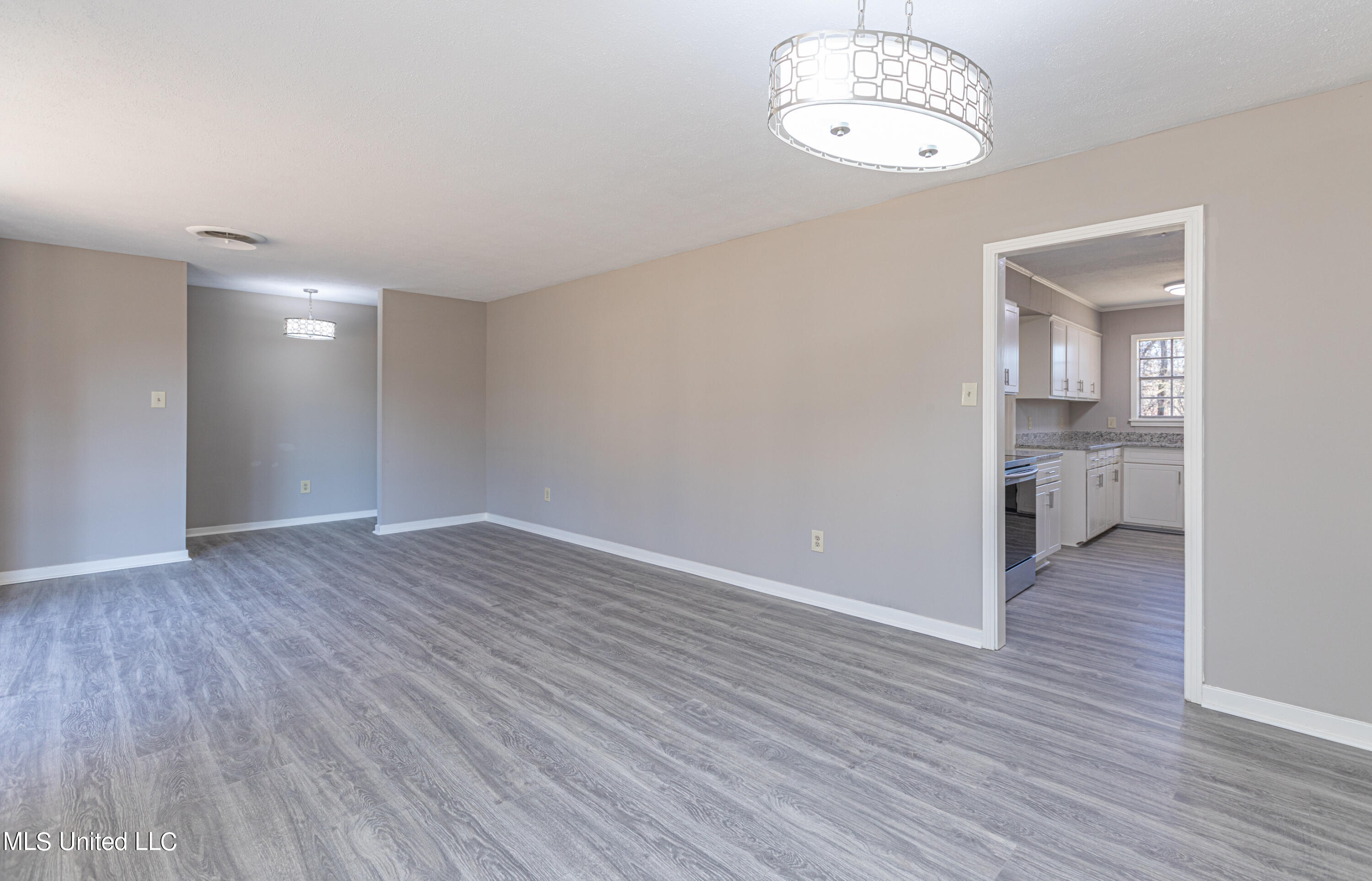 1921 Springridge Drive Jackson, MS 39211 - Photo 8 of 39 712C332E-F91C-4A39-88AF-C1FF16C14170