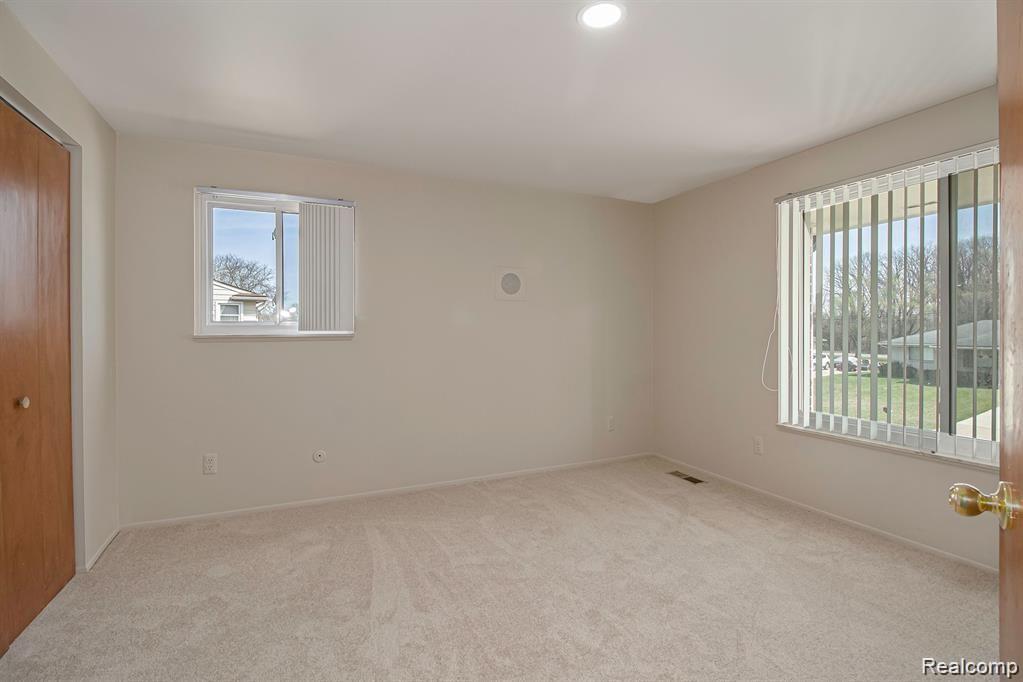 25039 Branchaster Road Farmington Hills, MI 48336 - Photo 19 of 21