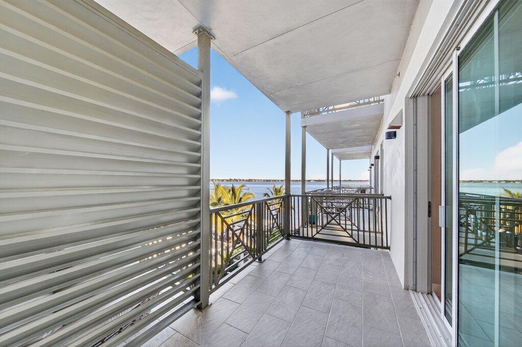 41 Southwest Seminole Street, Unit 304 Stuart, FL 34994 - Photo 17 of 29 a view of a balcony