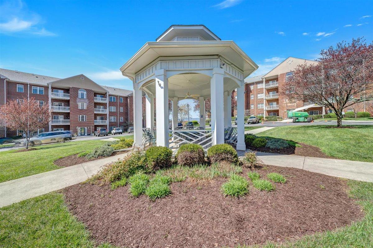 4444 Pheasant Ridge Road, Unit 104 Roanoke, VA 24014 - Photo 23 of 26 24-Rapidimagery-4699
