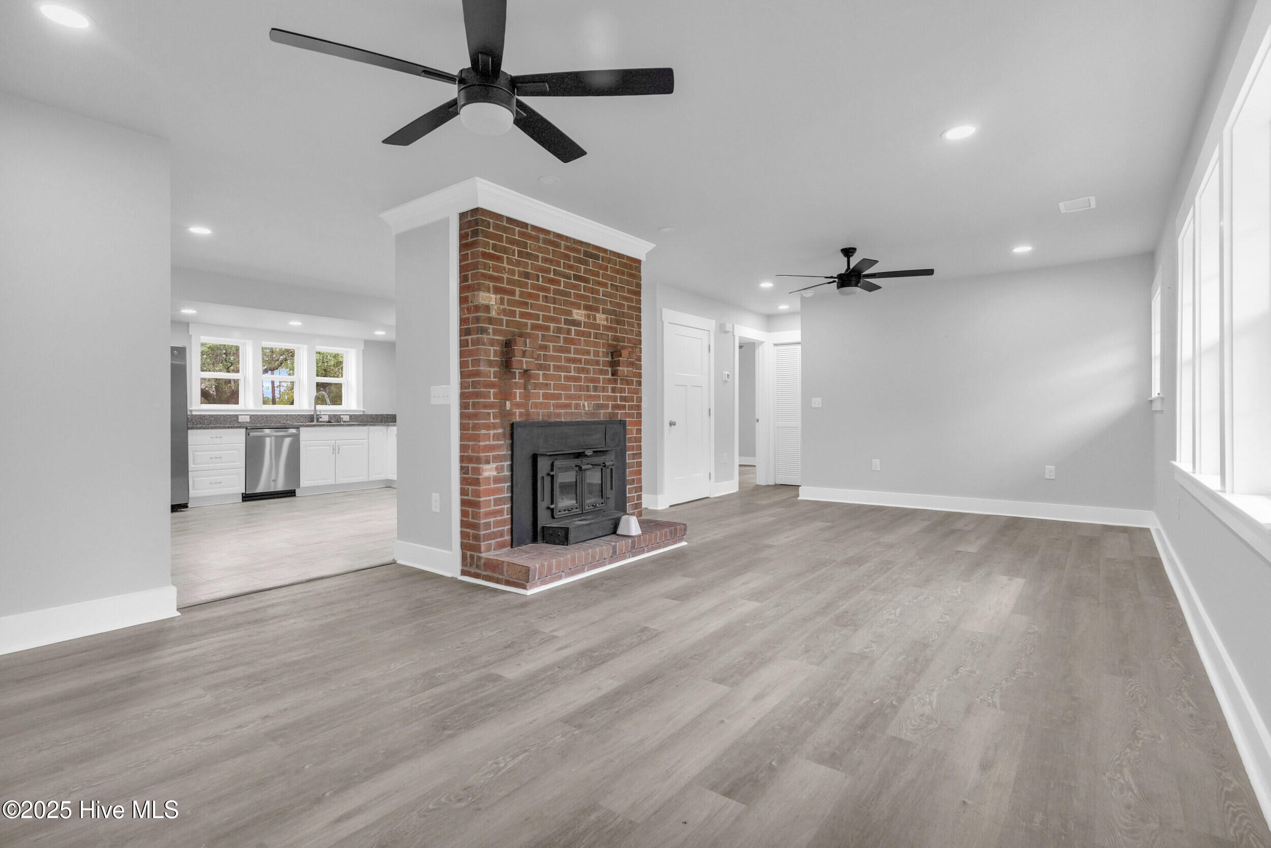 17 Burton Road Southport, NC 28461 - Photo 5 of 34 5_17burtonrd00005