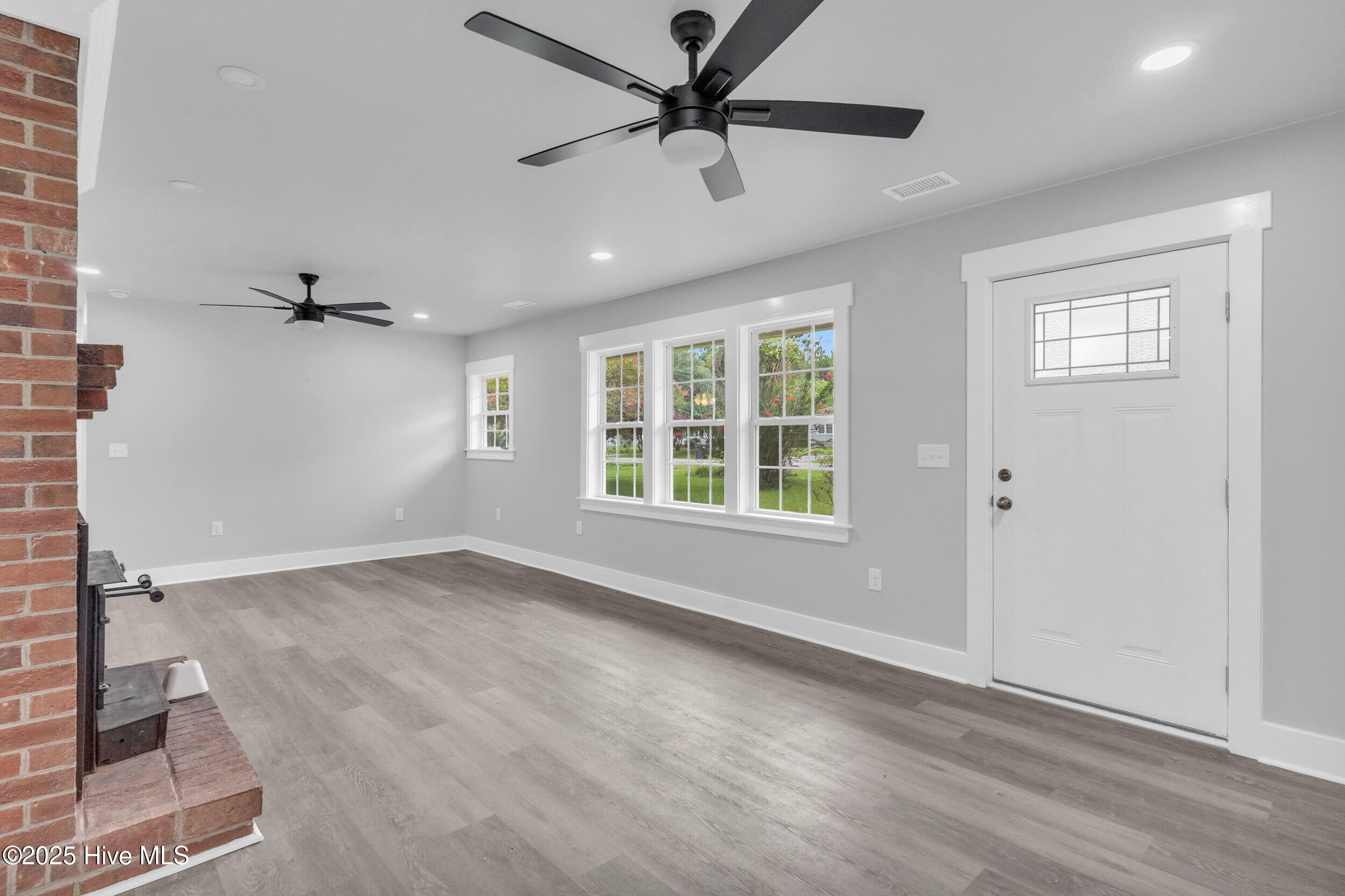 17 Burton Road Southport, NC 28461 - Photo 6 of 34 6_17burtonrd00006