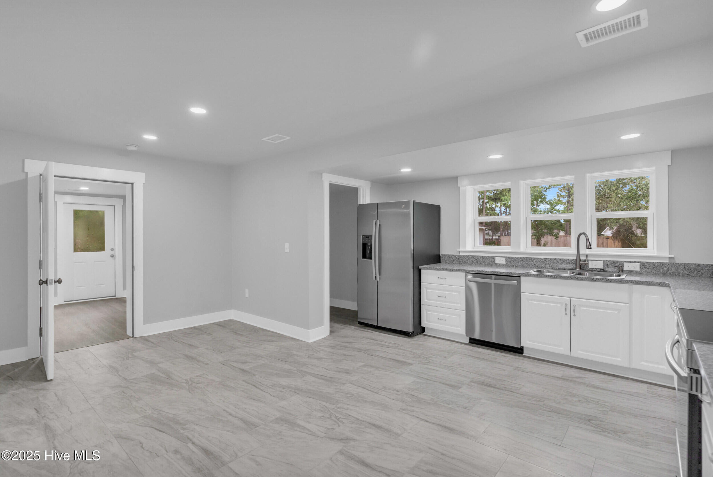 17 Burton Road Southport, NC 28461 - Photo 10 of 34 10_17burtonrd00010