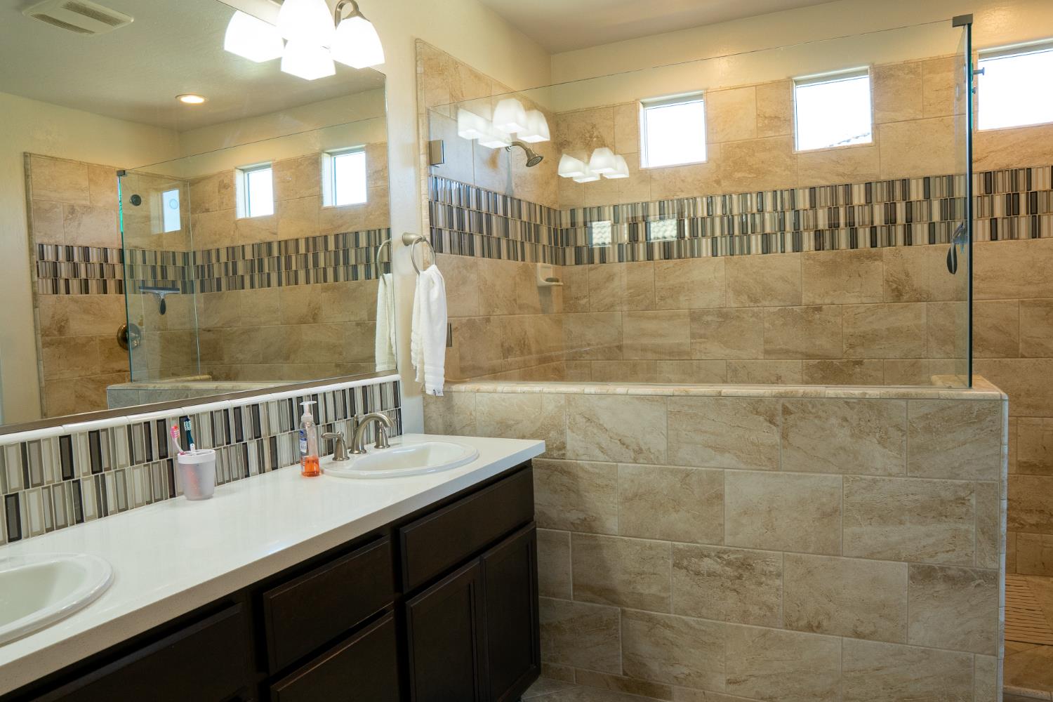 470 Daphne Lane Lemoore, CA 93245 - Photo 42 of 86 a view of a bathroom