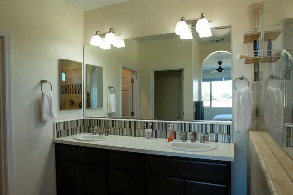 $515,000 | 470 Daphne Lane, Lemoore, CA 93245