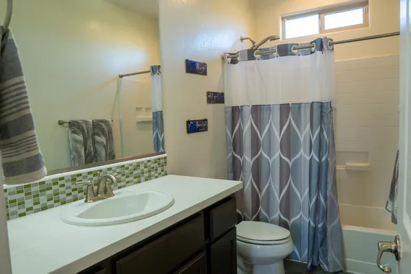 $515,000 | 470 Daphne Lane, Lemoore, CA 93245