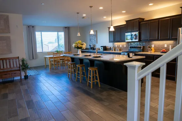 $515,000 | 470 Daphne Lane, Lemoore, CA 93245