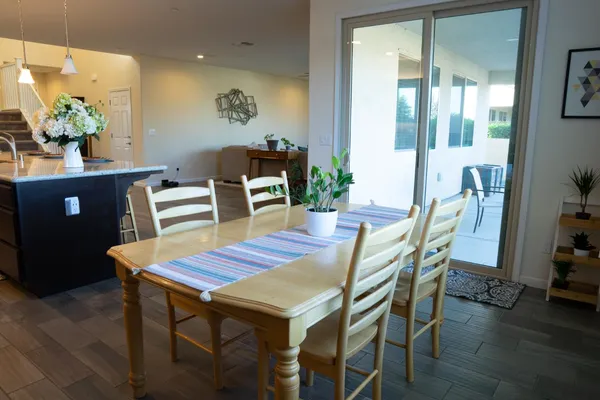 $515,000 | 470 Daphne Lane, Lemoore, CA 93245