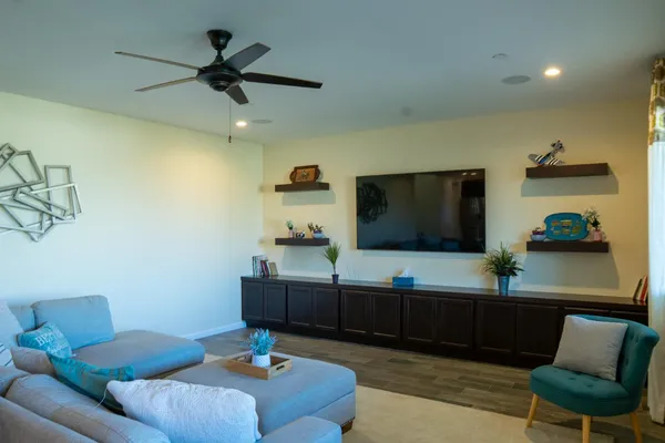 $515,000 | 470 Daphne Lane, Lemoore, CA 93245