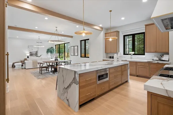 $3,750,000 | 104 South Monroe Street, Hinsdale, IL 60521