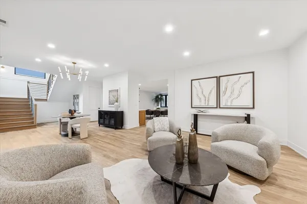 $3,750,000 | 104 South Monroe Street, Hinsdale, IL 60521
