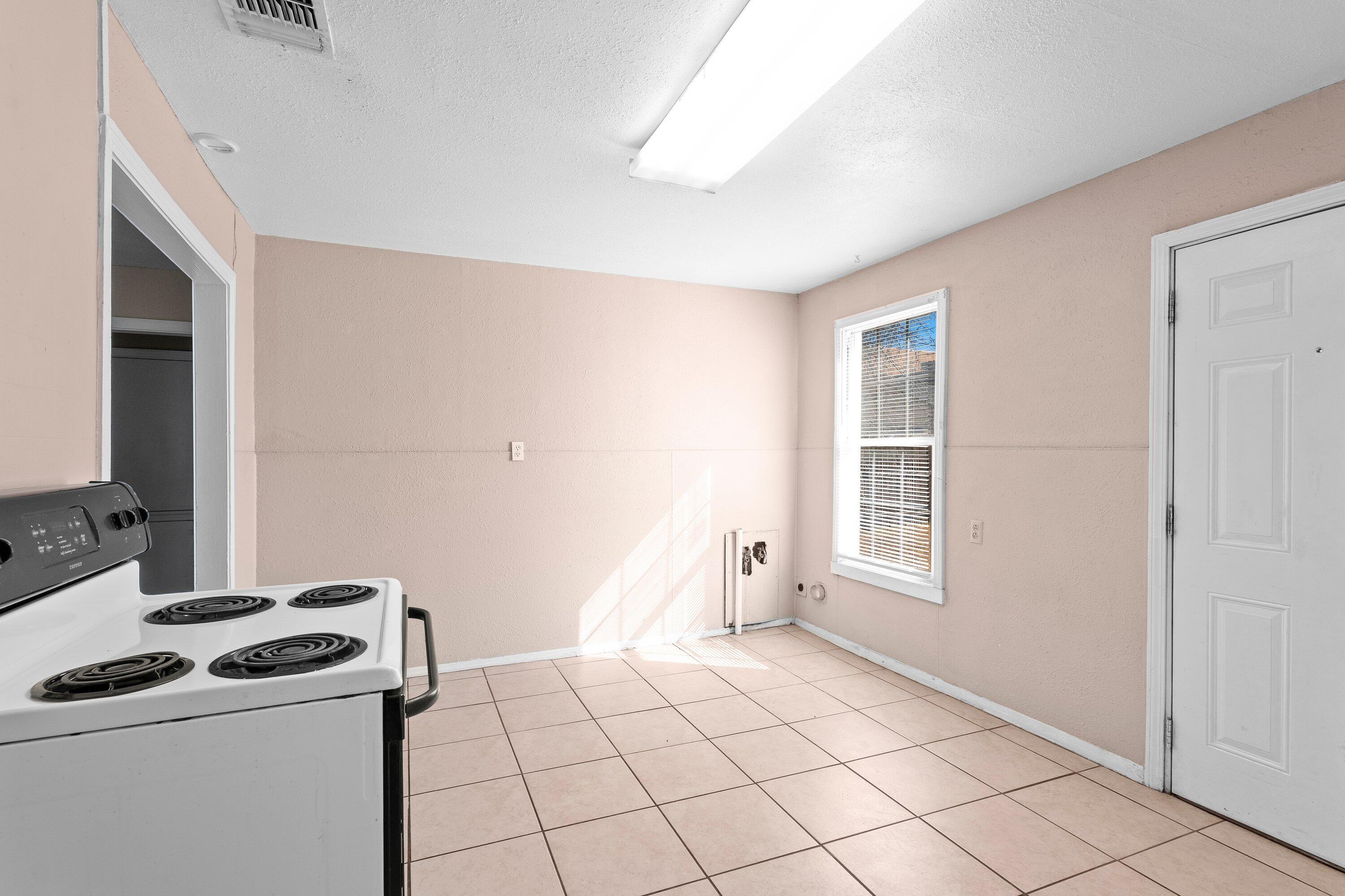 4315 33rd Street Lubbock, TX 79410 - Photo 5 of 16