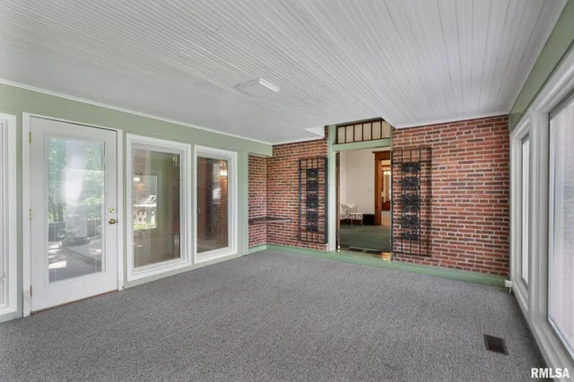 $1,200,000 | 5418 Chapel Hill Road, Davenport, IA 52802