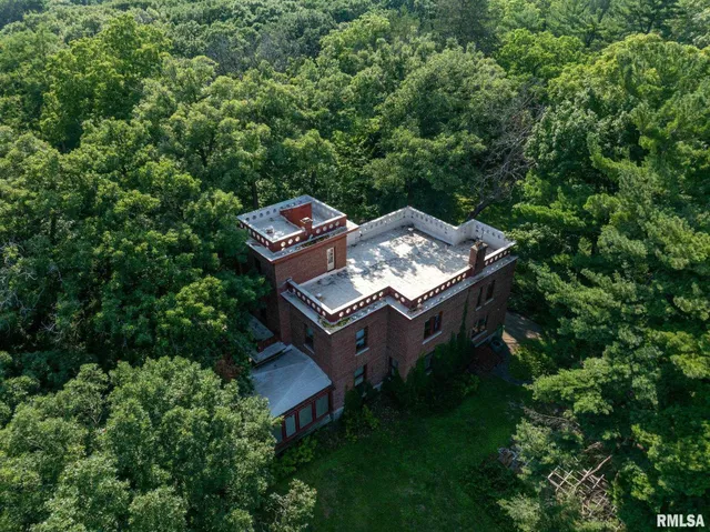 $1,200,000 | 5418 Chapel Hill Road, Davenport, IA 52802