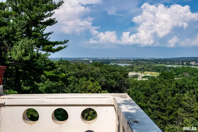 $1,200,000 | 5418 Chapel Hill Road, Davenport, IA 52802