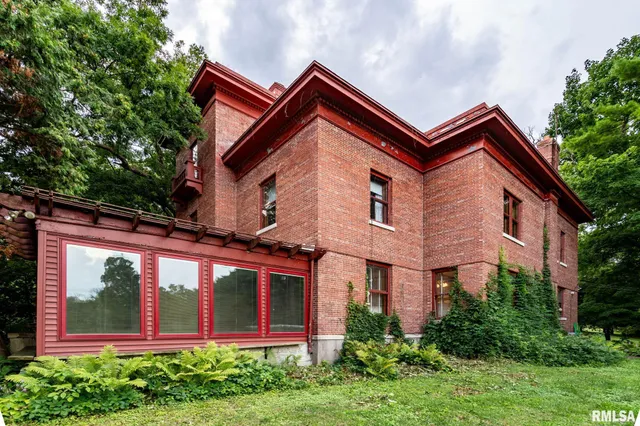 $1,200,000 | 5418 Chapel Hill Road, Davenport, IA 52802