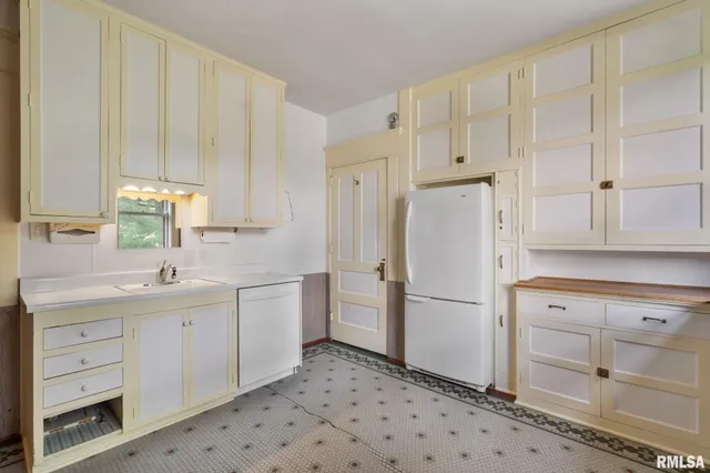 $1,200,000 | 5418 Chapel Hill Road, Davenport, IA 52802