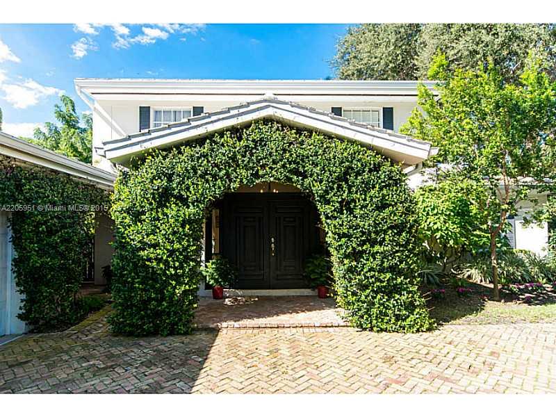 611 Sabal Palm Road Miami, FL 33137 - Photo 8 of 34 a view of a garage