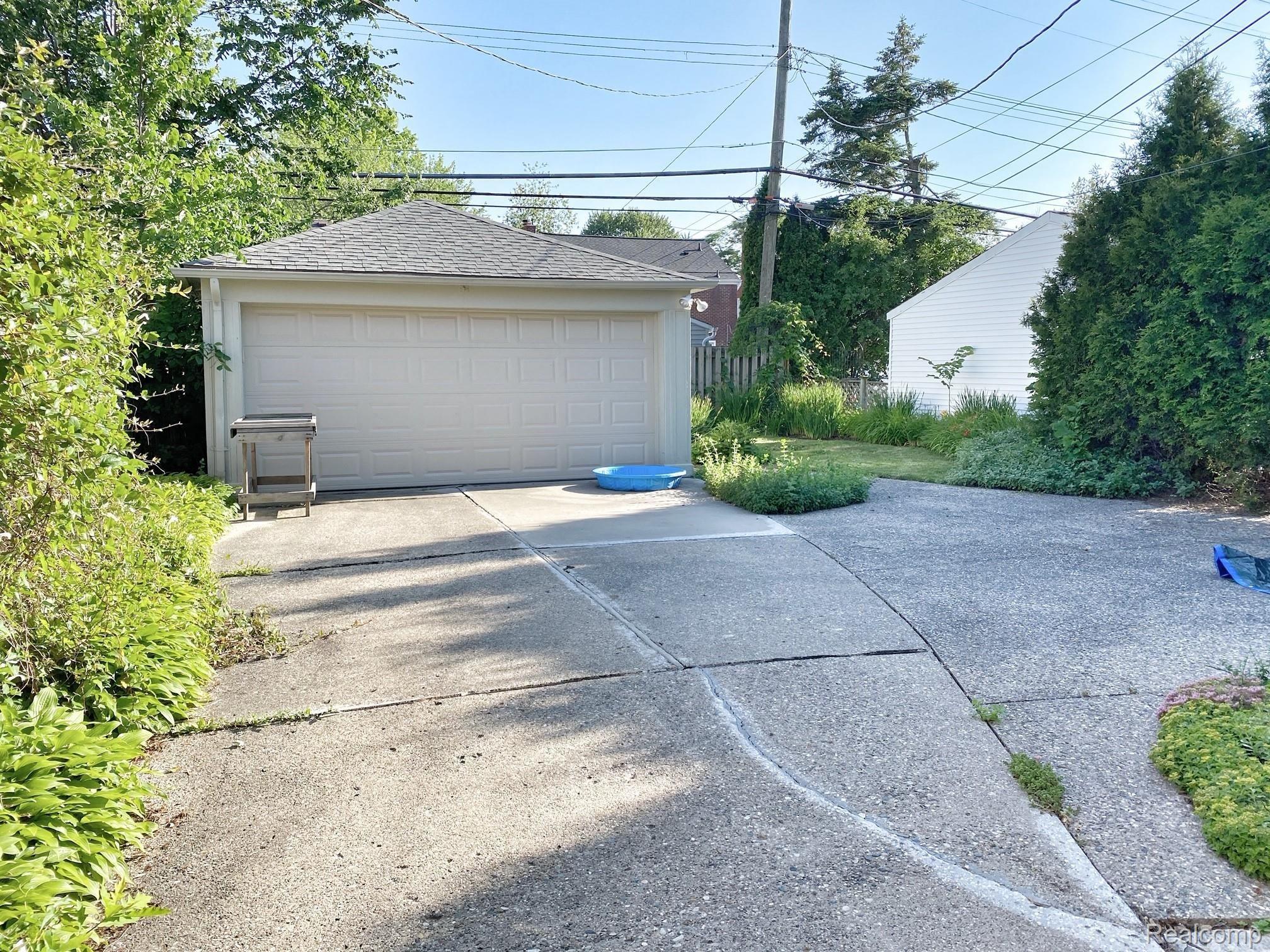 1301 Hampton Road Grosse Pointe, MI 48236 - Photo 17 of 39 Detached Garage