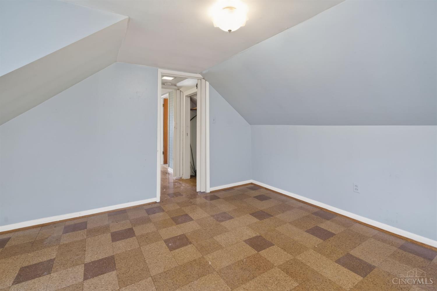 1065 Mc Kelvey Road Cincinnati, OH 45231 - Photo 16 of 38 Bedroom 3 - 2nd Floor