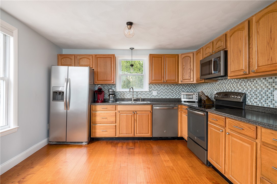 17 Marques Street Cumberland, RI 02864 - Photo 4 of 25