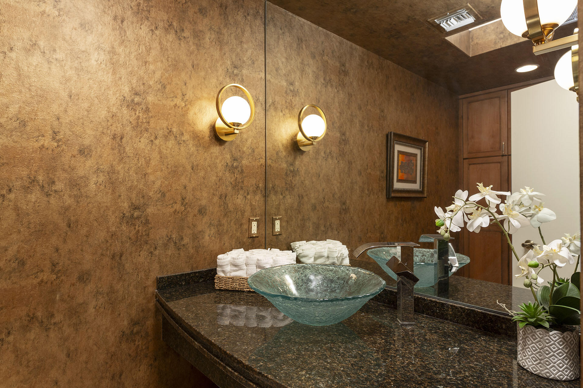 32 Colgate Drive Rancho Mirage, CA 92270 - Photo 34 of 51 a living room with furniture