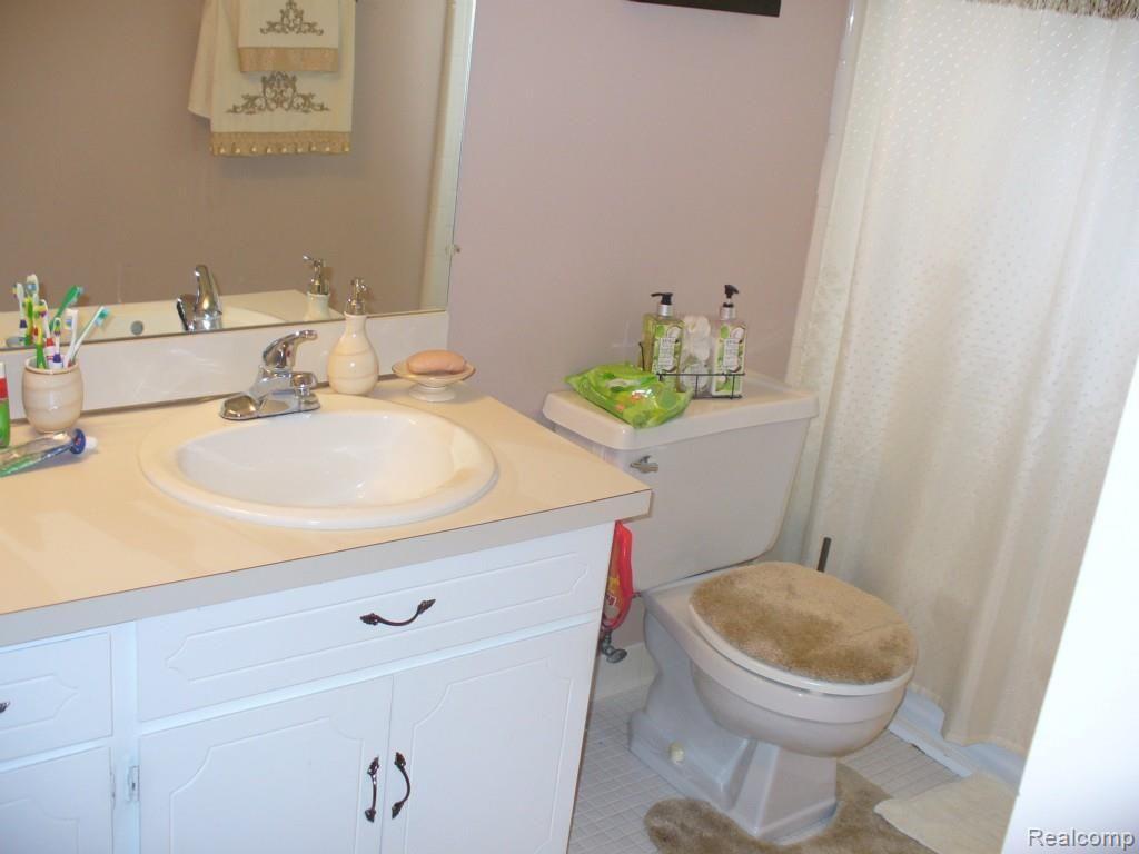 54713 Shelby Road, Unit 47 Utica, MI 48316 - Photo 7 of 12 P1020092.jpg