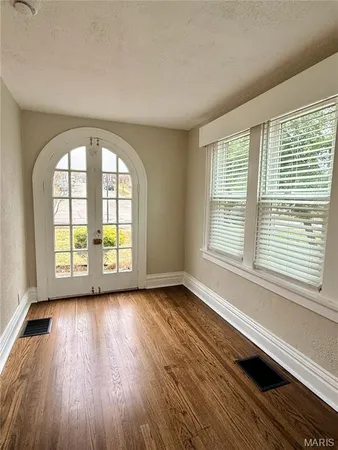 $3,395 | 543 North Central Avenue, University City, MO 63130