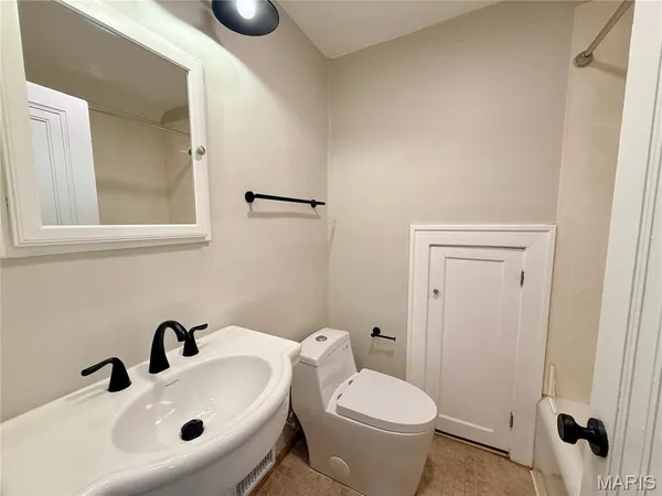 $3,395 | 543 North Central Avenue, University City, MO 63130