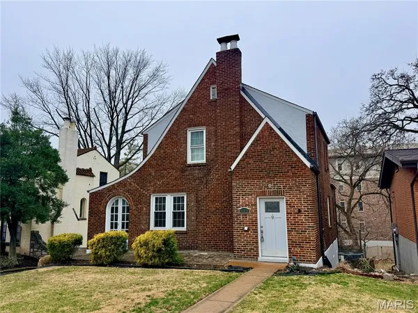 $3,395 | 543 North Central Avenue, University City, MO 63130