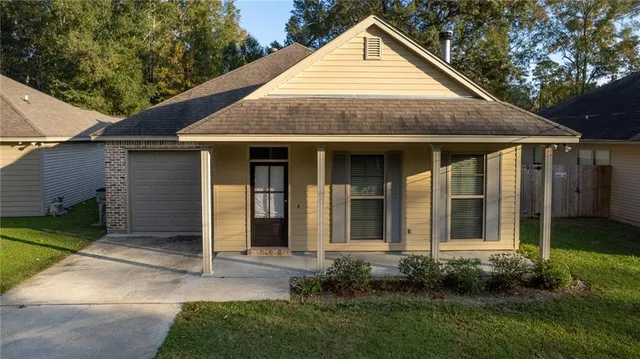 $2,000 | 1631 Marigny Avenue, Mandeville, LA 70448