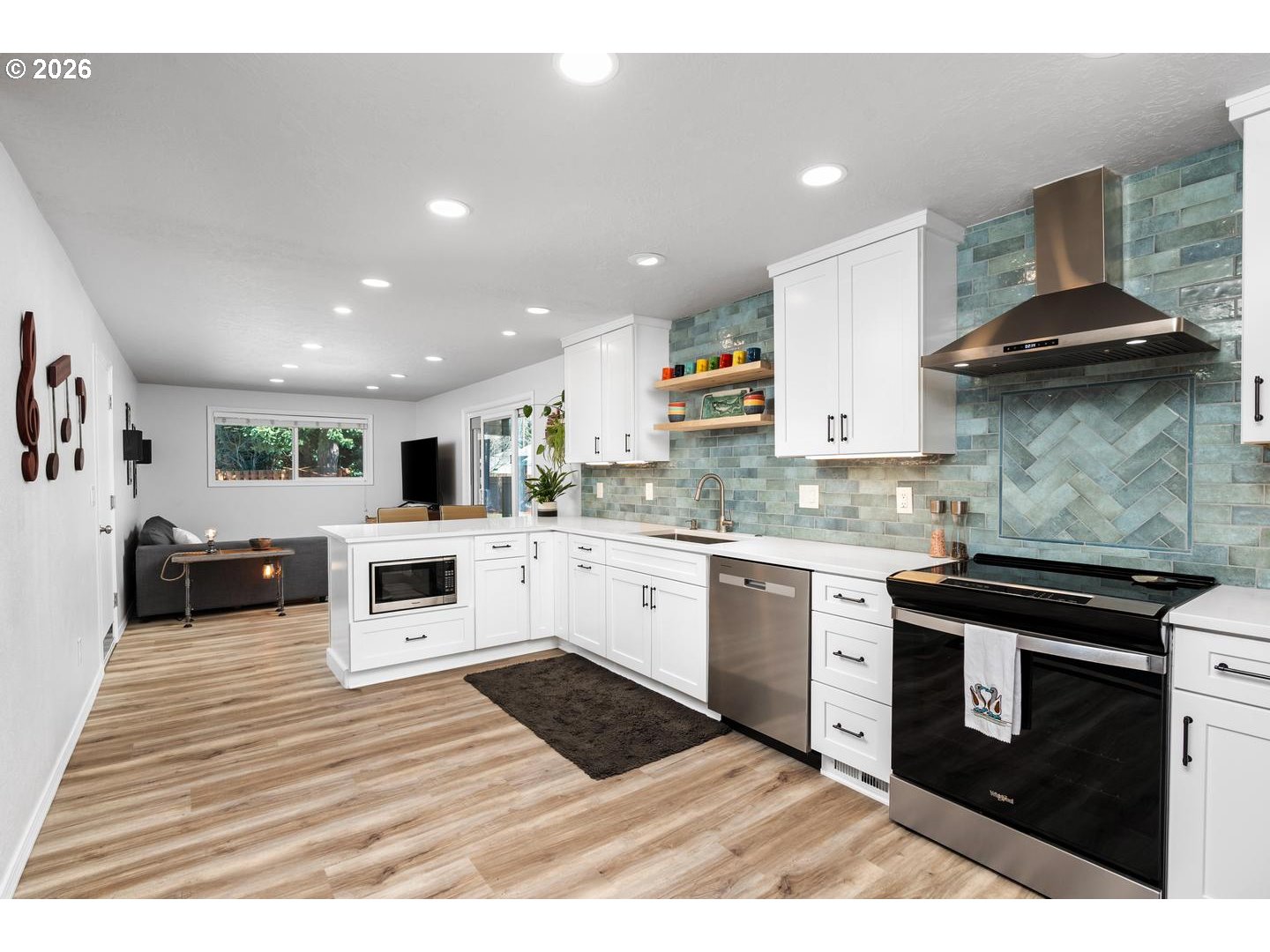 18588 Southwest Cascadia Court Beaverton, OR 97078 - Photo 17 of 48 Living Room