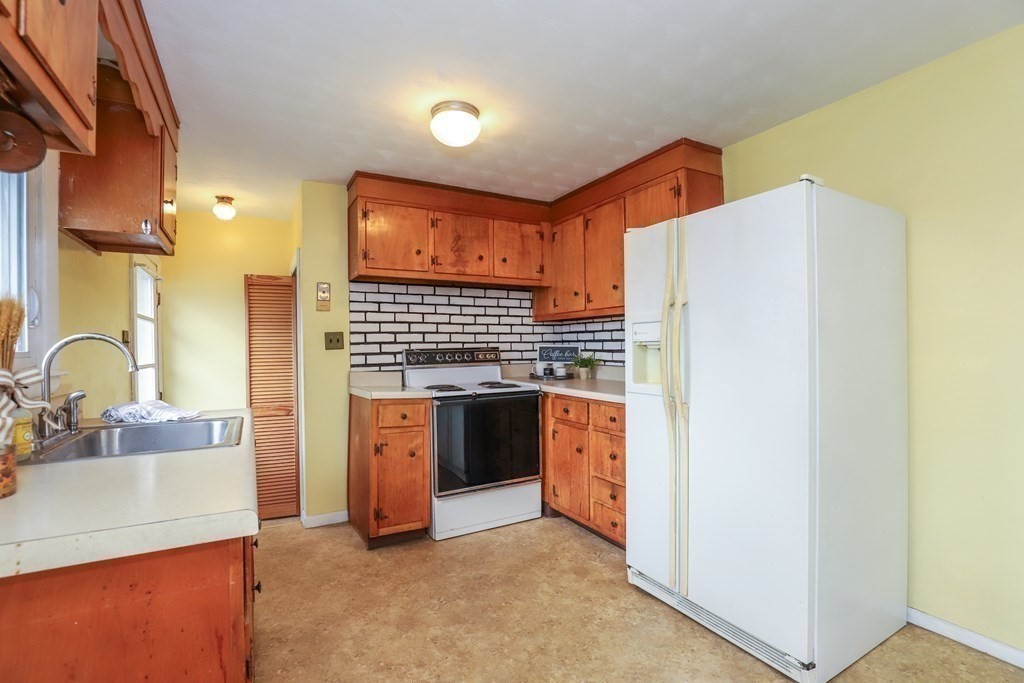 14 Phillip Road Billerica, MA 01821 - Photo 11 of 30 Gallery Image 11