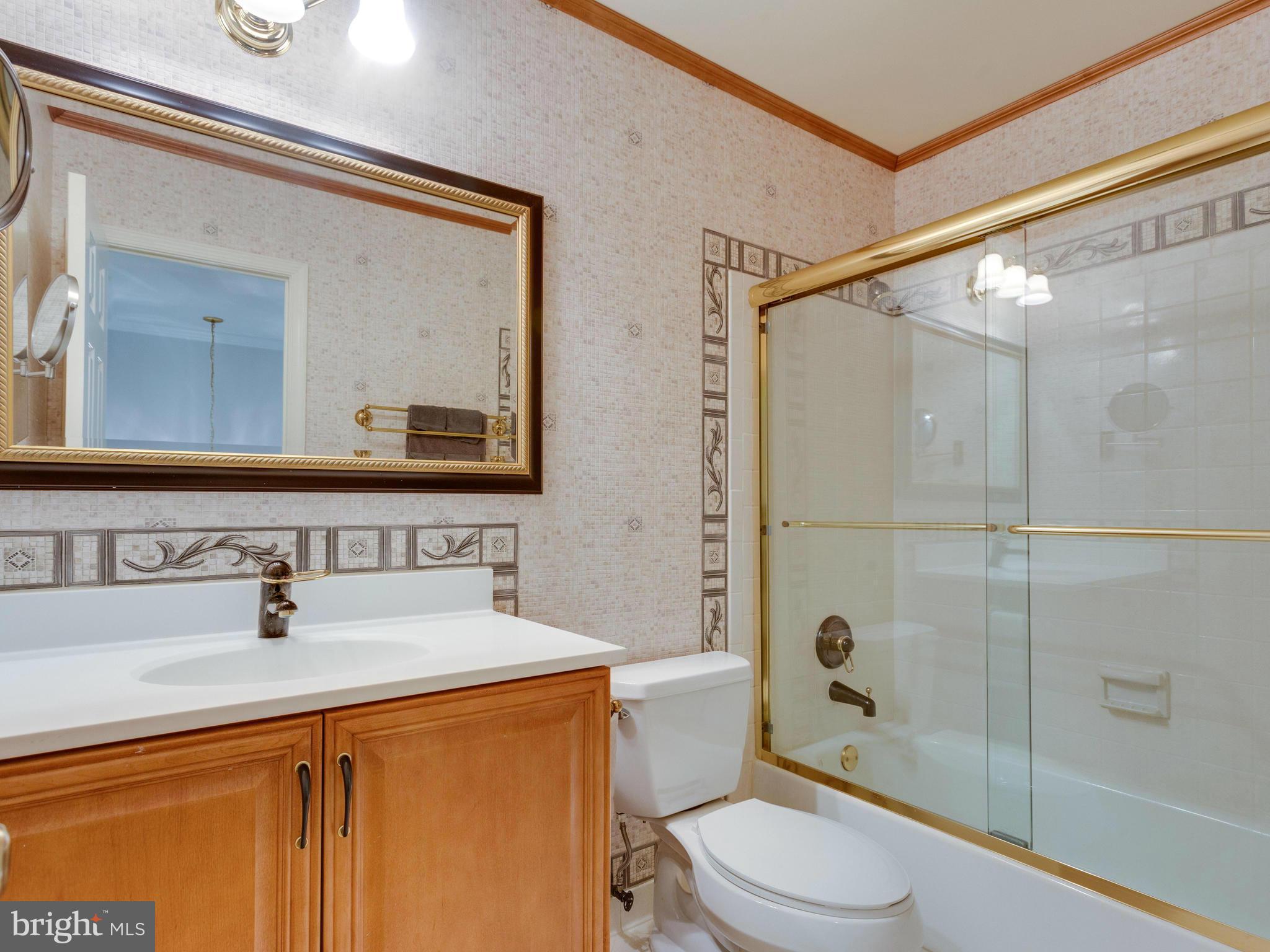 11728 Quay Road Oakton, VA 22124 - Photo 20 of 30 Hall Bath