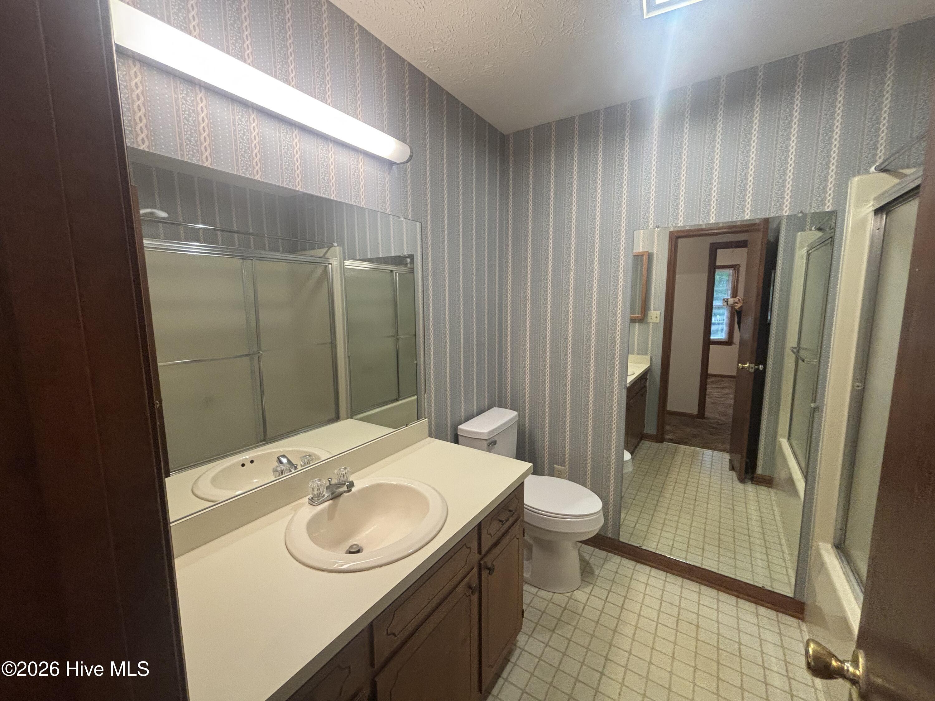 120 Kings Road Whiteville, NC 28472 - Photo 19 of 25 Full Bath (Hallway)