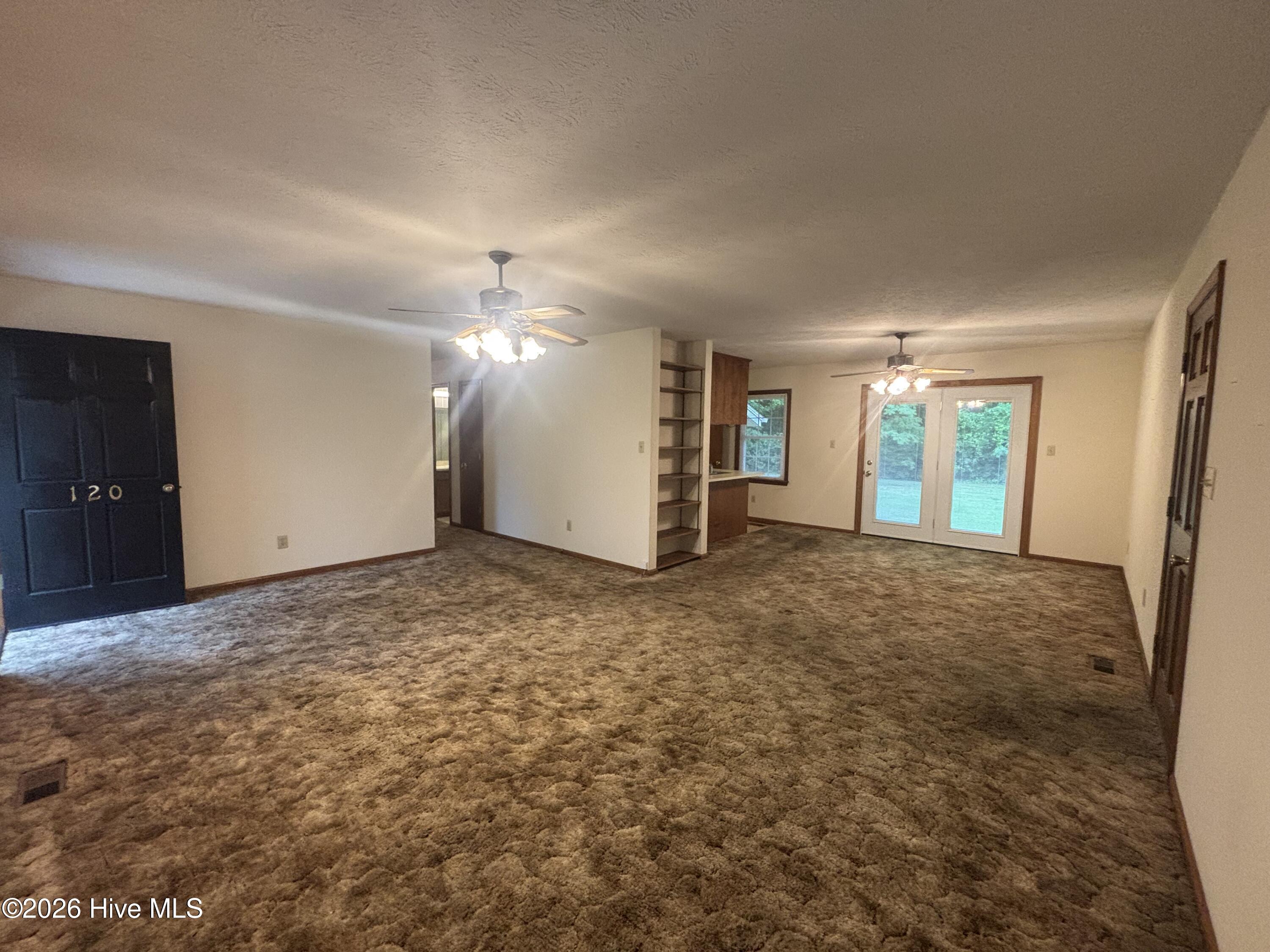 120 Kings Road Whiteville, NC 28472 - Photo 7 of 25 Living/Dining Area