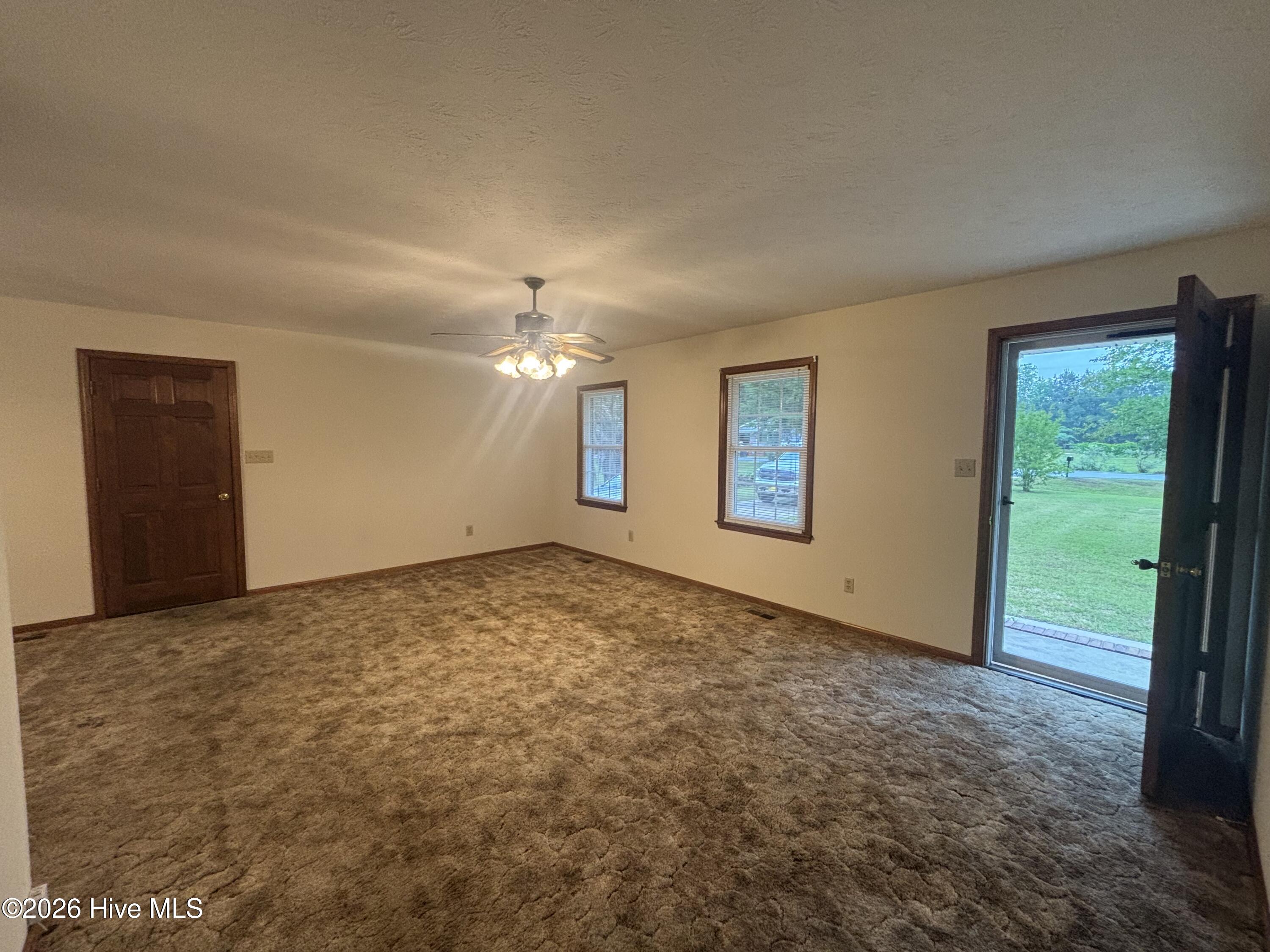 120 Kings Road Whiteville, NC 28472 - Photo 8 of 25 Living Area