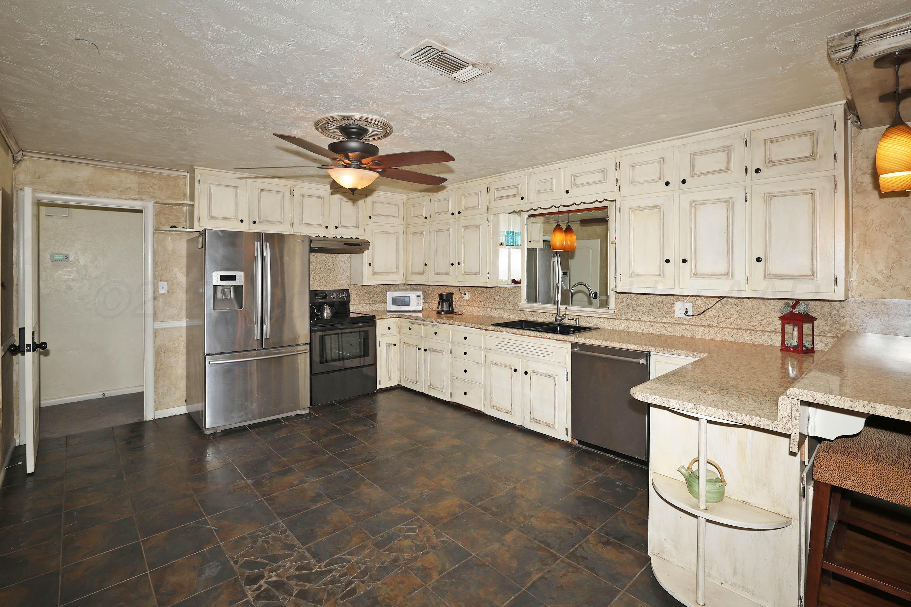 3400 Bristol Road Amarillo, TX 79109 - Photo 8 of 26 9-Kitchen