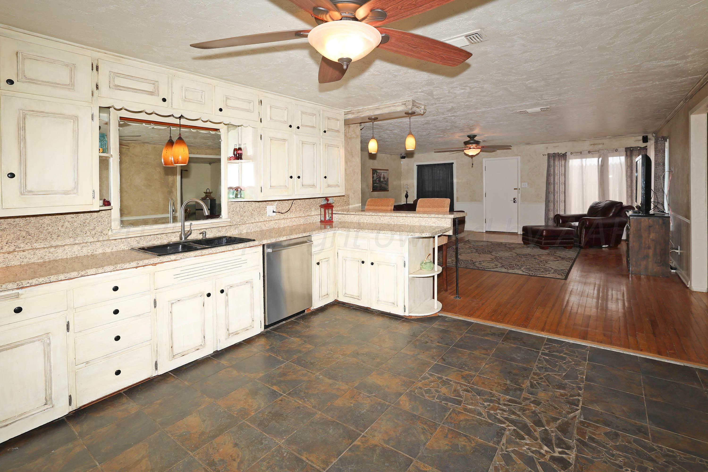 3400 Bristol Road Amarillo, TX 79109 - Photo 9 of 26 10-Kitchen
