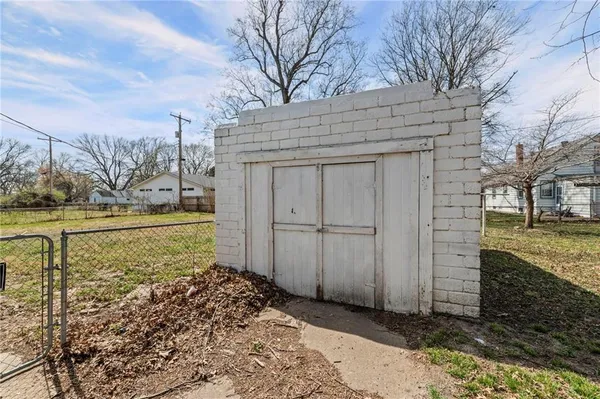 $182,000 | 2104 South Norwood Avenue, Independence, MO 64052