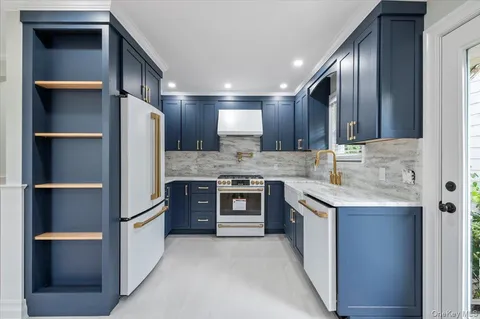 $899,999 | 168 Martens Avenue, Valley Stream, NY 11580