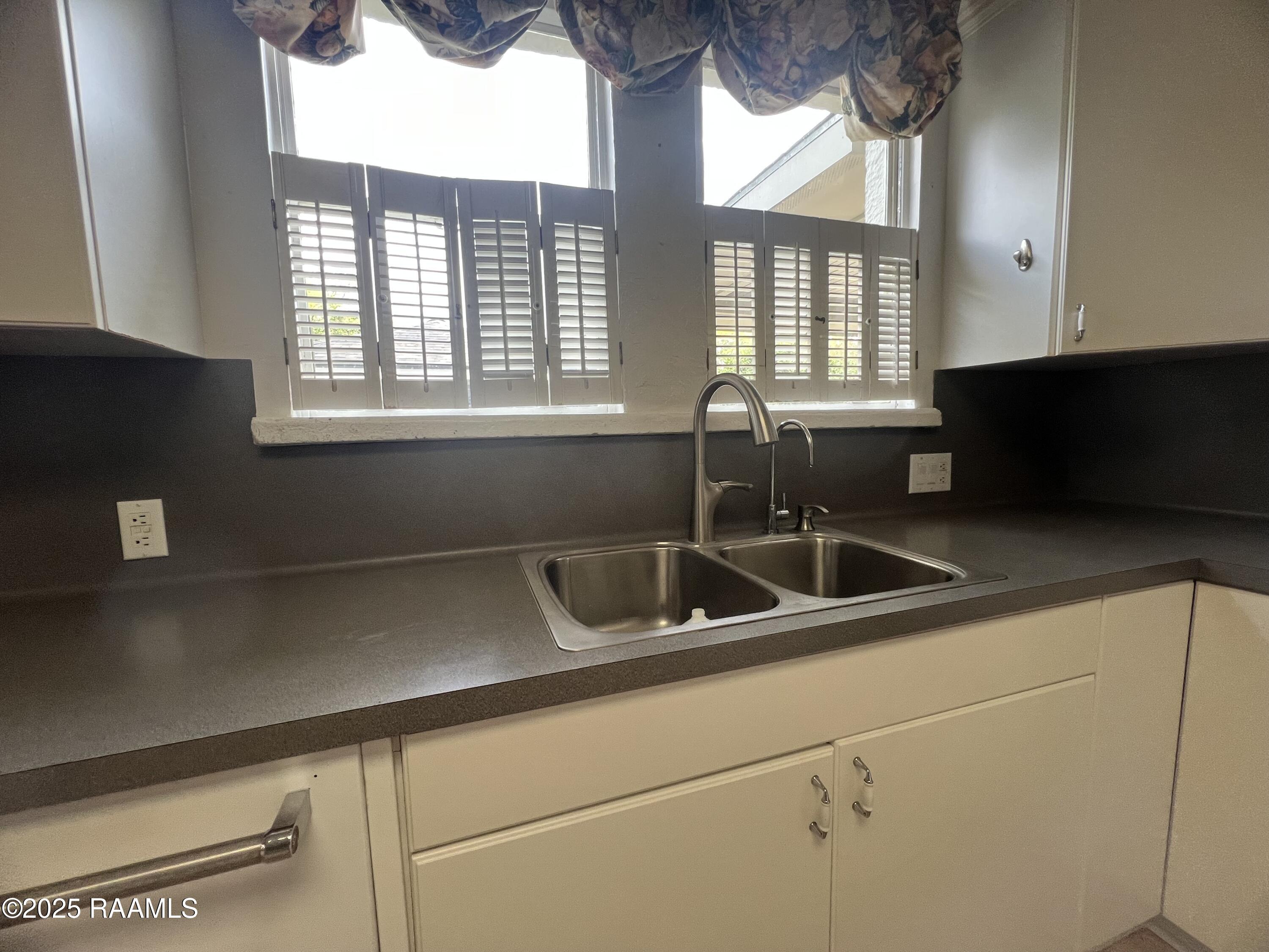 301 North Mall Street Lafayette, LA 70503 - Photo 18 of 38 Kitchen Sink