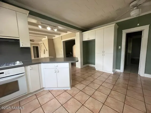 $2,950 | 301 North Mall Street, Lafayette, LA 70503