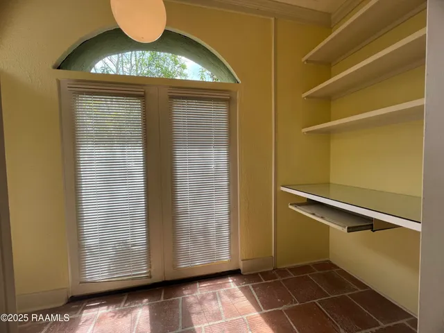 $2,950 | 301 North Mall Street, Lafayette, LA 70503