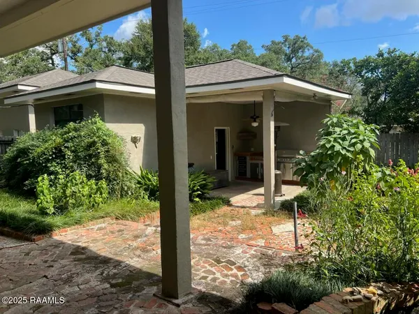 $2,950 | 301 North Mall Street, Lafayette, LA 70503