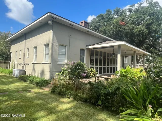 $2,950 | 301 North Mall Street, Lafayette, LA 70503