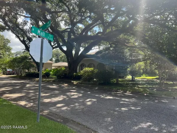 $2,950 | 301 North Mall Street, Lafayette, LA 70503