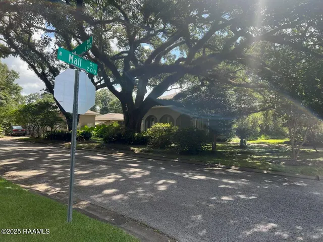 $2,950 | 301 North Mall Street, Lafayette, LA 70503