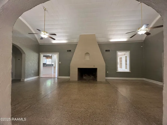 $2,950 | 301 North Mall Street, Lafayette, LA 70503